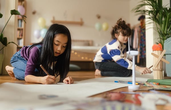 young children drawing together in a room
